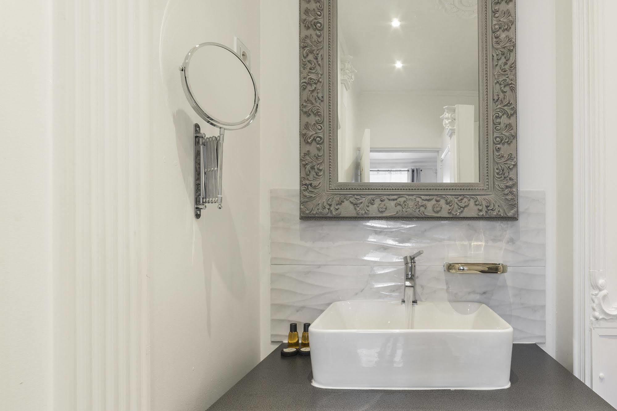 The Thonet House - A Luxury Historic Collection Apartment Lyon Bagian luar foto