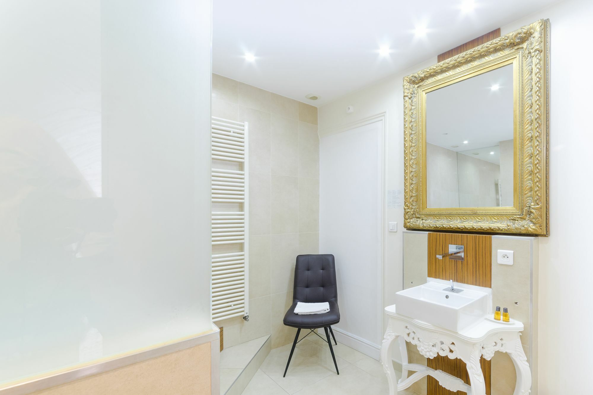 The Thonet House - A Luxury Historic Collection Apartment Lyon Bagian luar foto